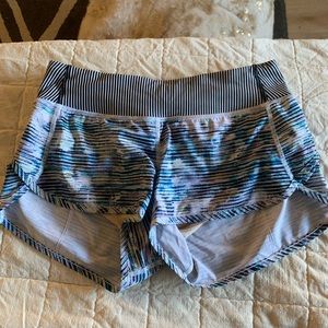 Lululemon shores, size 4, 2.5 inches.